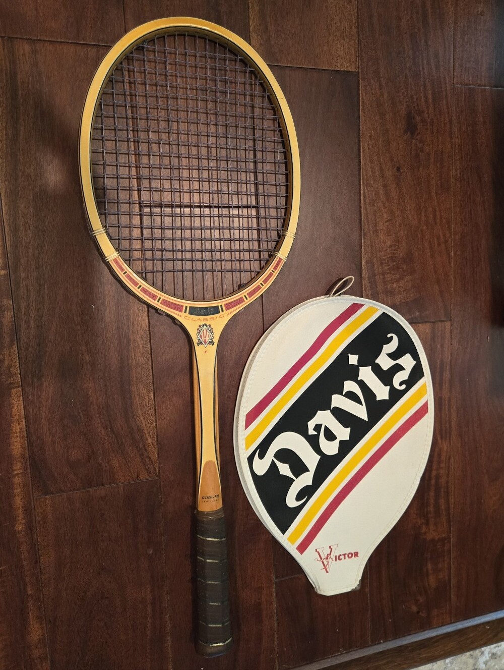 Davis Vintage Classis Wooden Tennis Racket - EUC